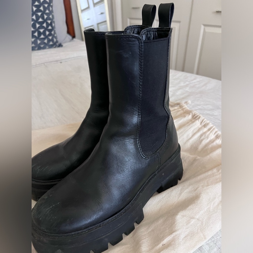 Gianni Bini Chunky Black Leather Chelsea Boots